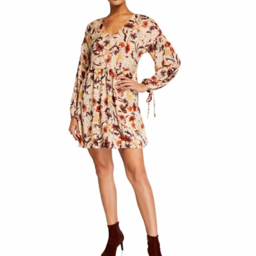 🛍Glamorous Floral Long Sleeves Tie-back’ Fit and Flare Dress NWT